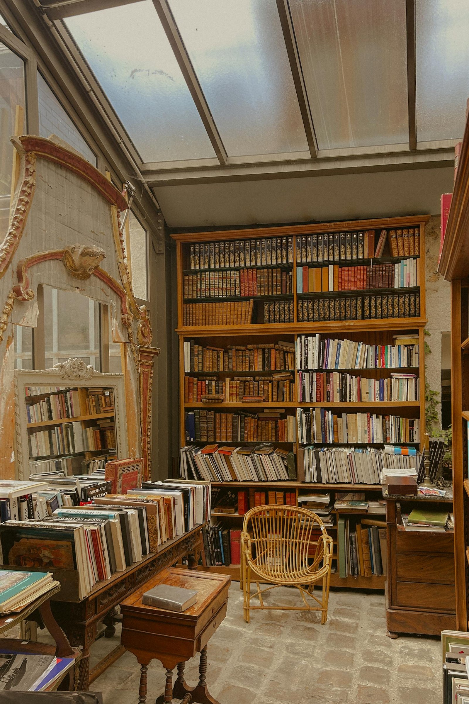 Cozy and vintage bookstore in Versailles, France with books and antique decor.